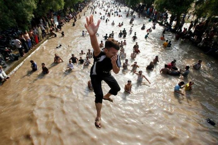 Aik Thanda Tarbooz Ho Aur Lahore Ki Naher!